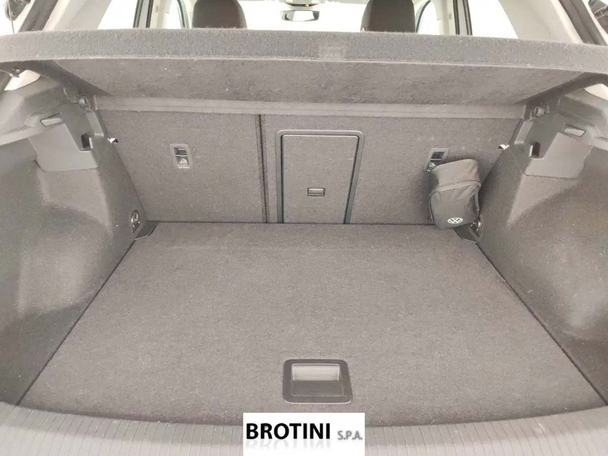 Volkswagen T-Roc usata a Massa-Carrara (15)