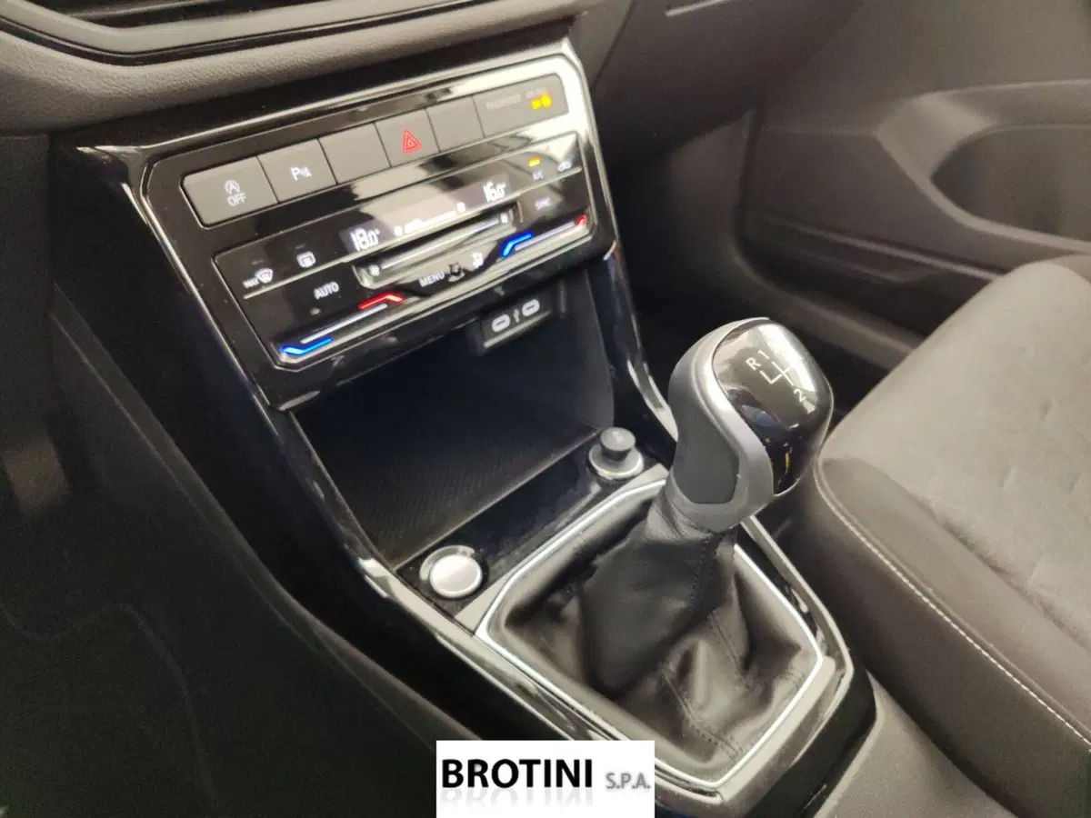 Volkswagen T-Cross usata a Massa-Carrara (11)