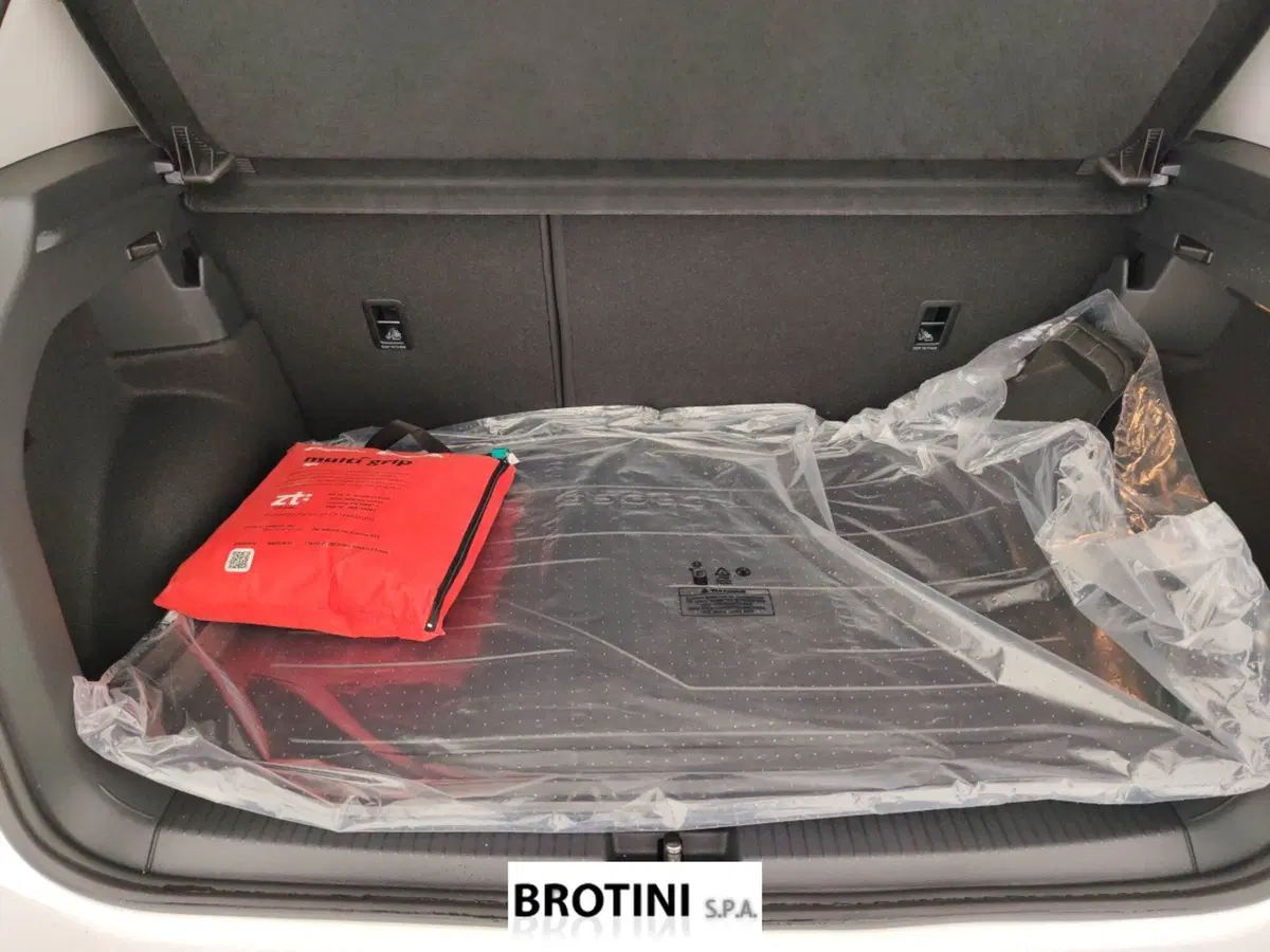 Volkswagen T-Cross usata a Massa-Carrara (15)