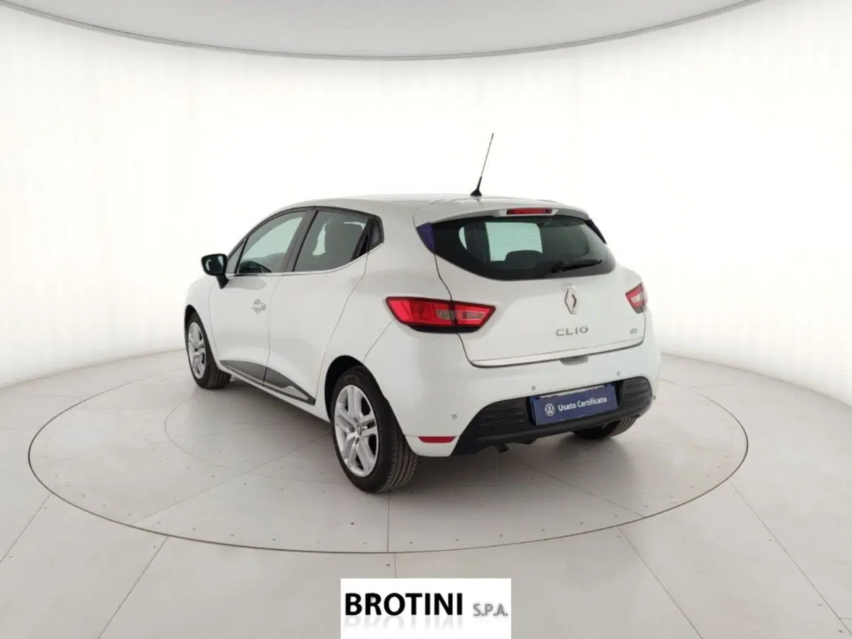 Renault Clio usata a Massa-Carrara (2)