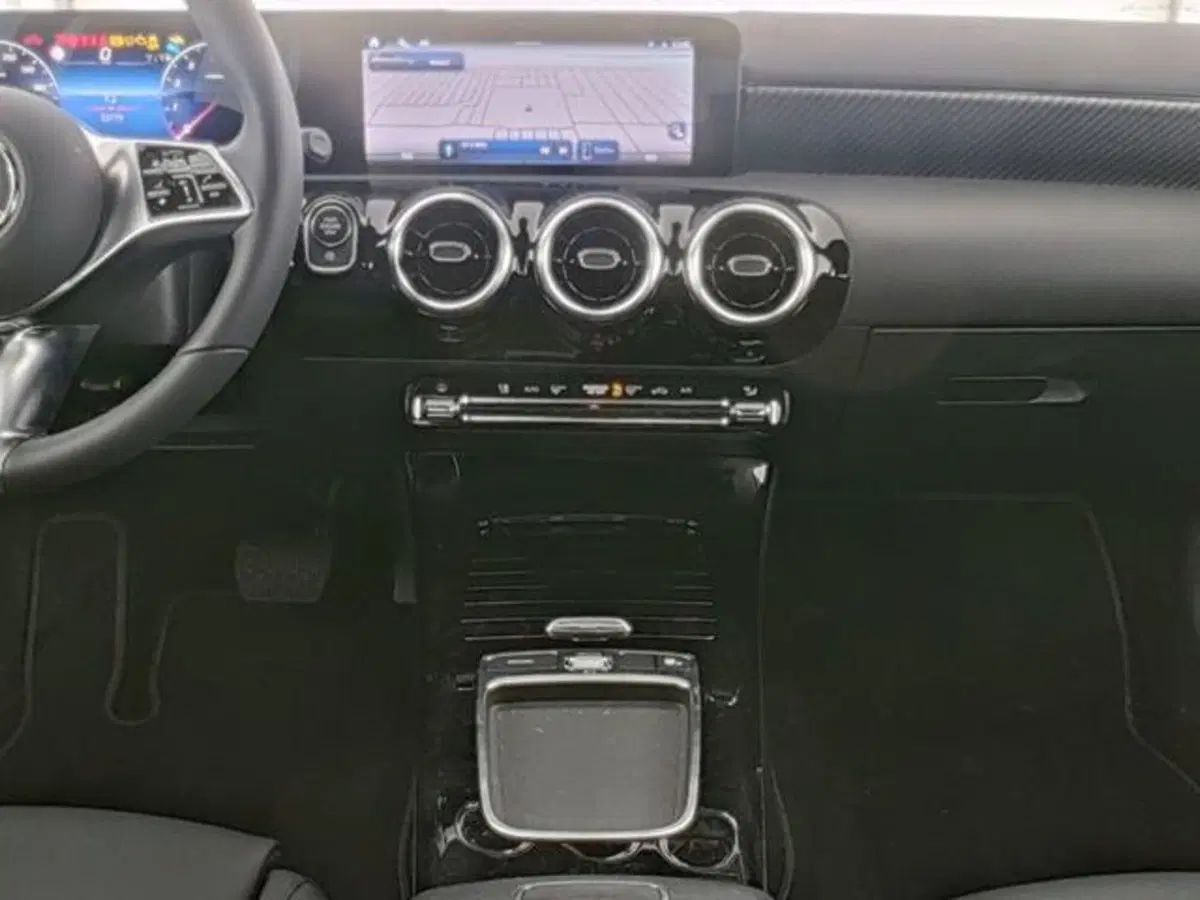 Mercedes-Benz Classe A Sedan usata a Milano (5)