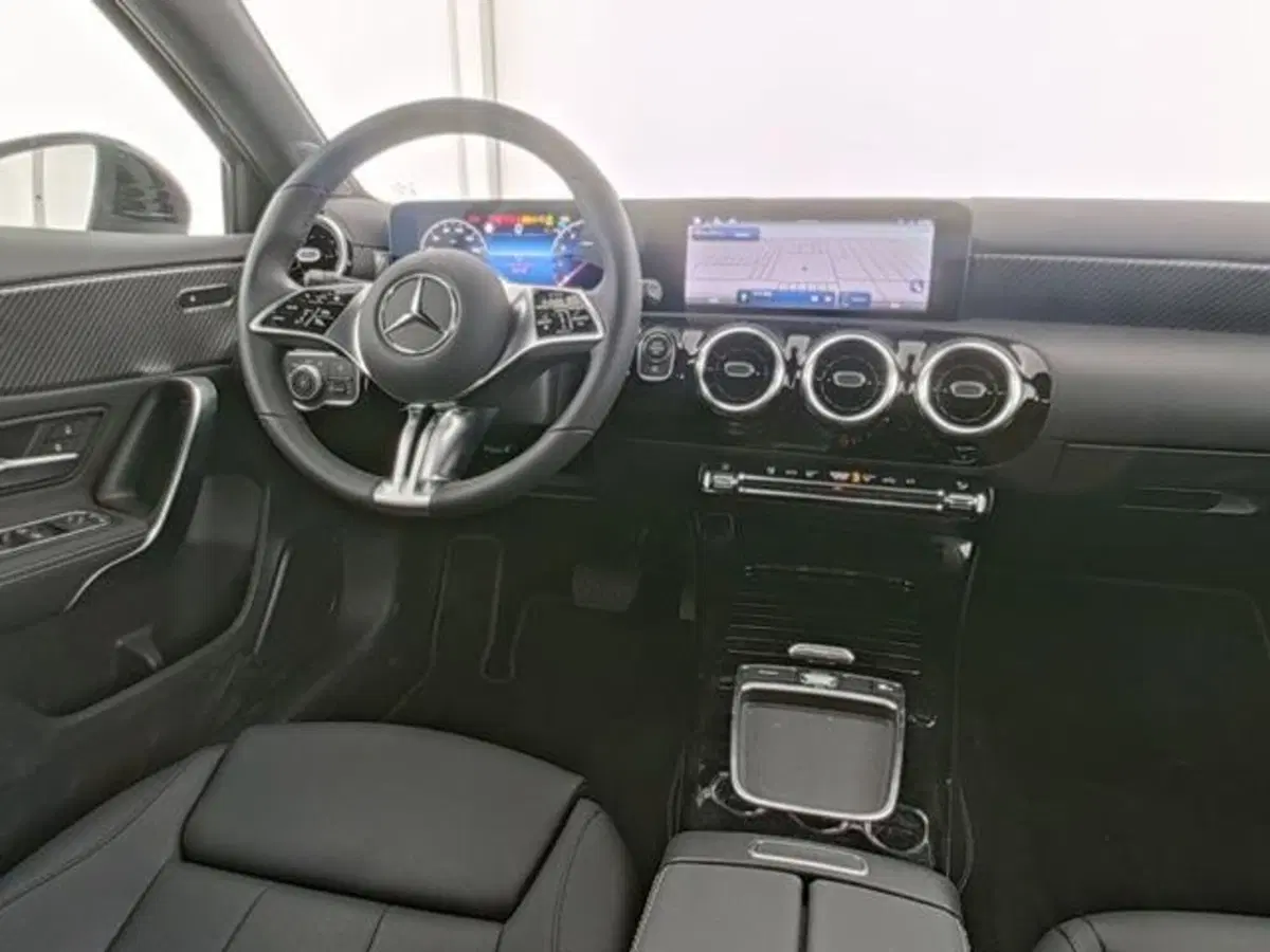 Mercedes-Benz Classe A Sedan usata a Milano (6)