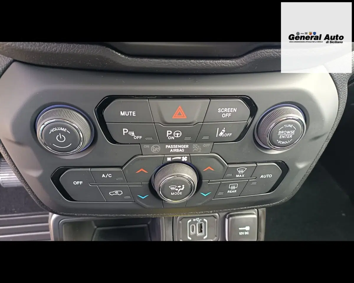 Jeep Renegade nuova a Lucca (15)