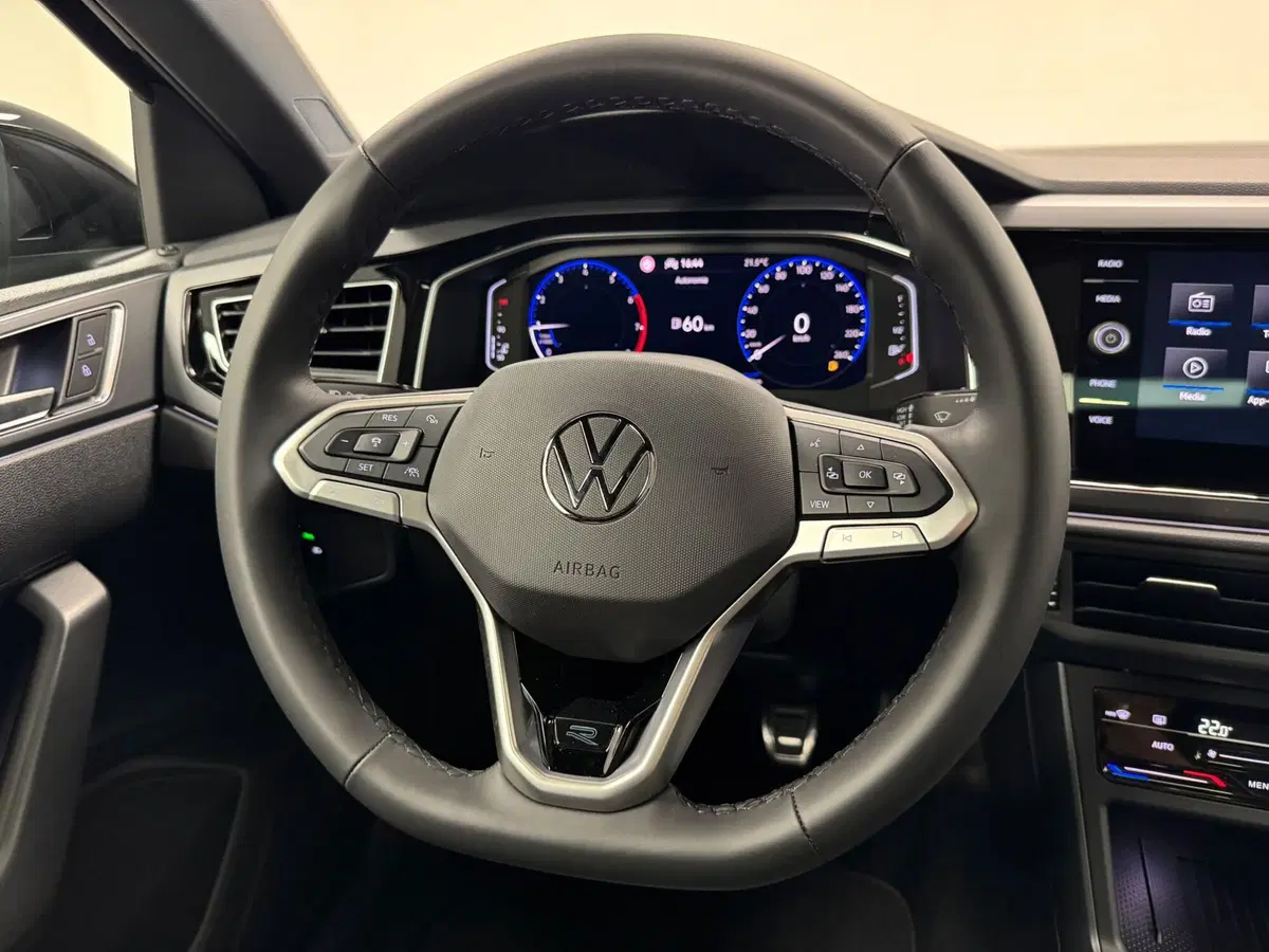 Volkswagen Taigo nuova a Varese (12)
