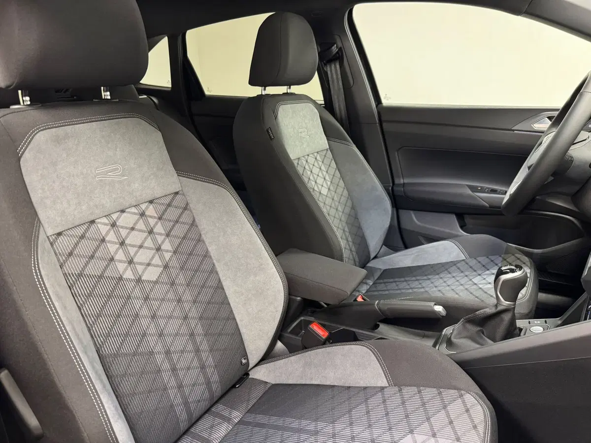 Volkswagen Taigo nuova a Varese (14)