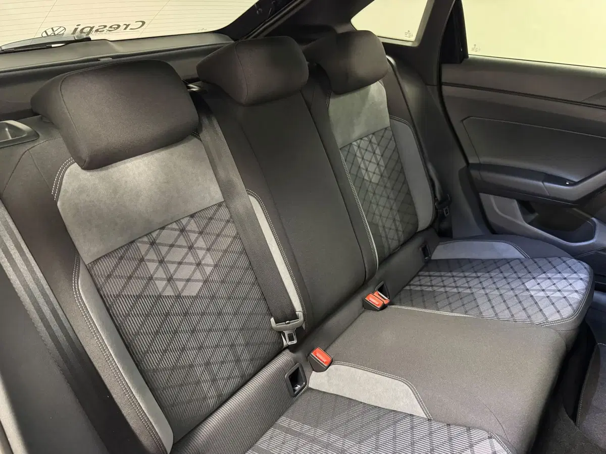Volkswagen Taigo nuova a Varese (15)