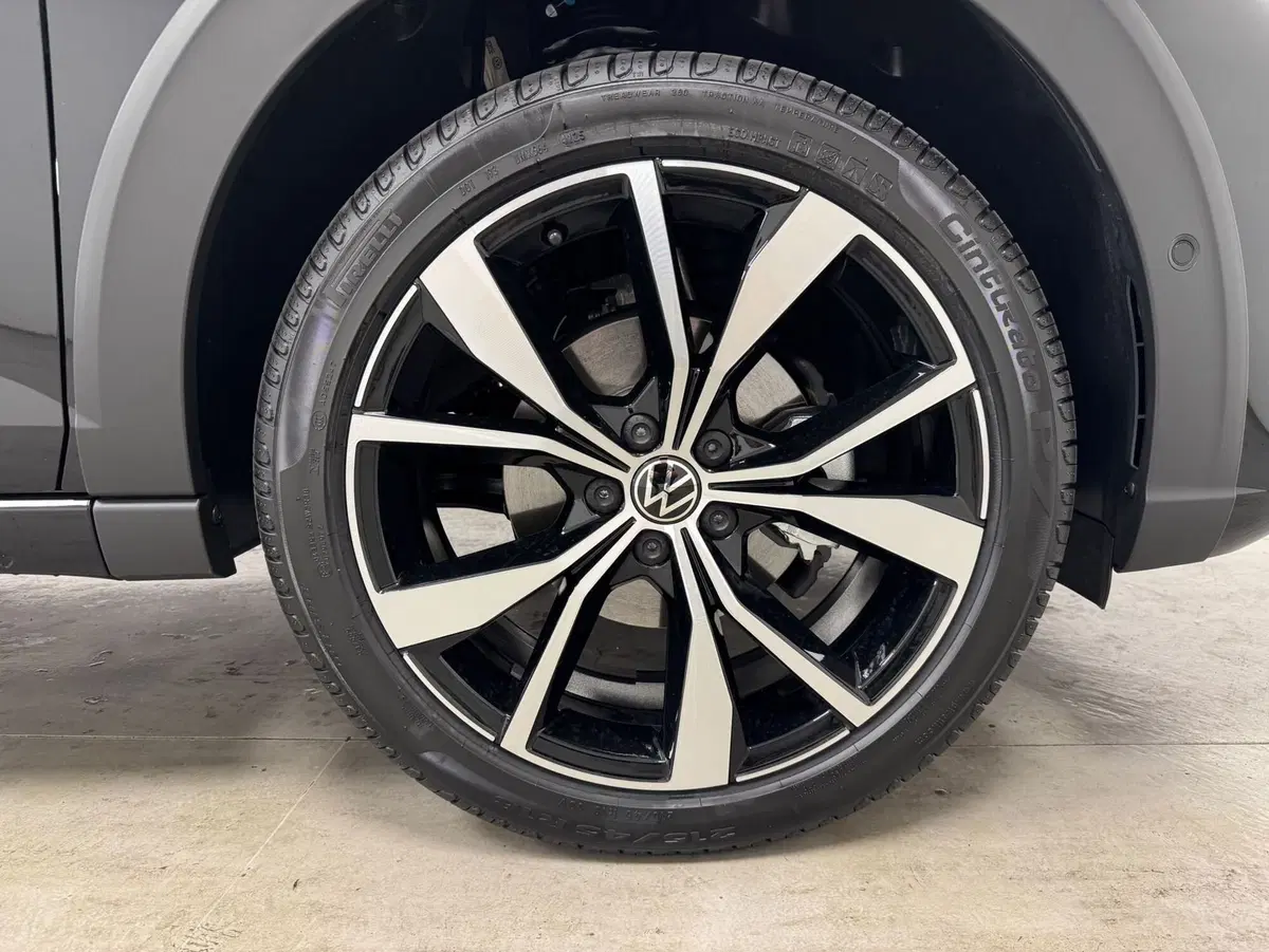 Volkswagen Taigo nuova a Varese (7)