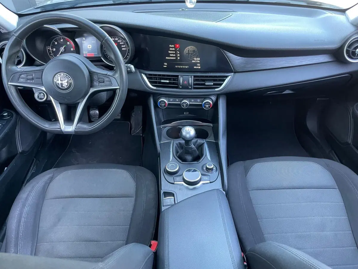 Alfa Romeo Giulia usata a Ancona (10)