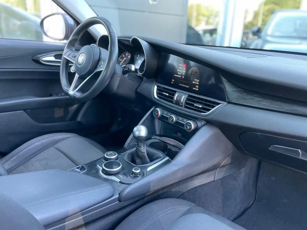 Alfa Romeo Giulia usata a Ancona (15)