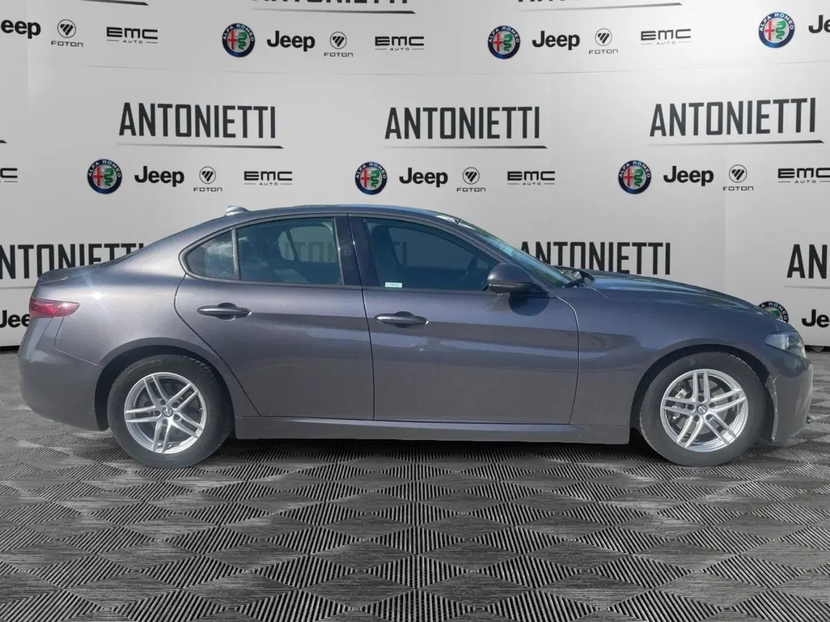 Alfa Romeo Giulia usata a Ancona (4)