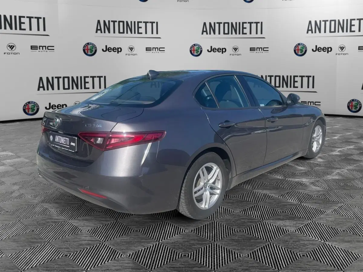 Alfa Romeo Giulia usata a Ancona (5)