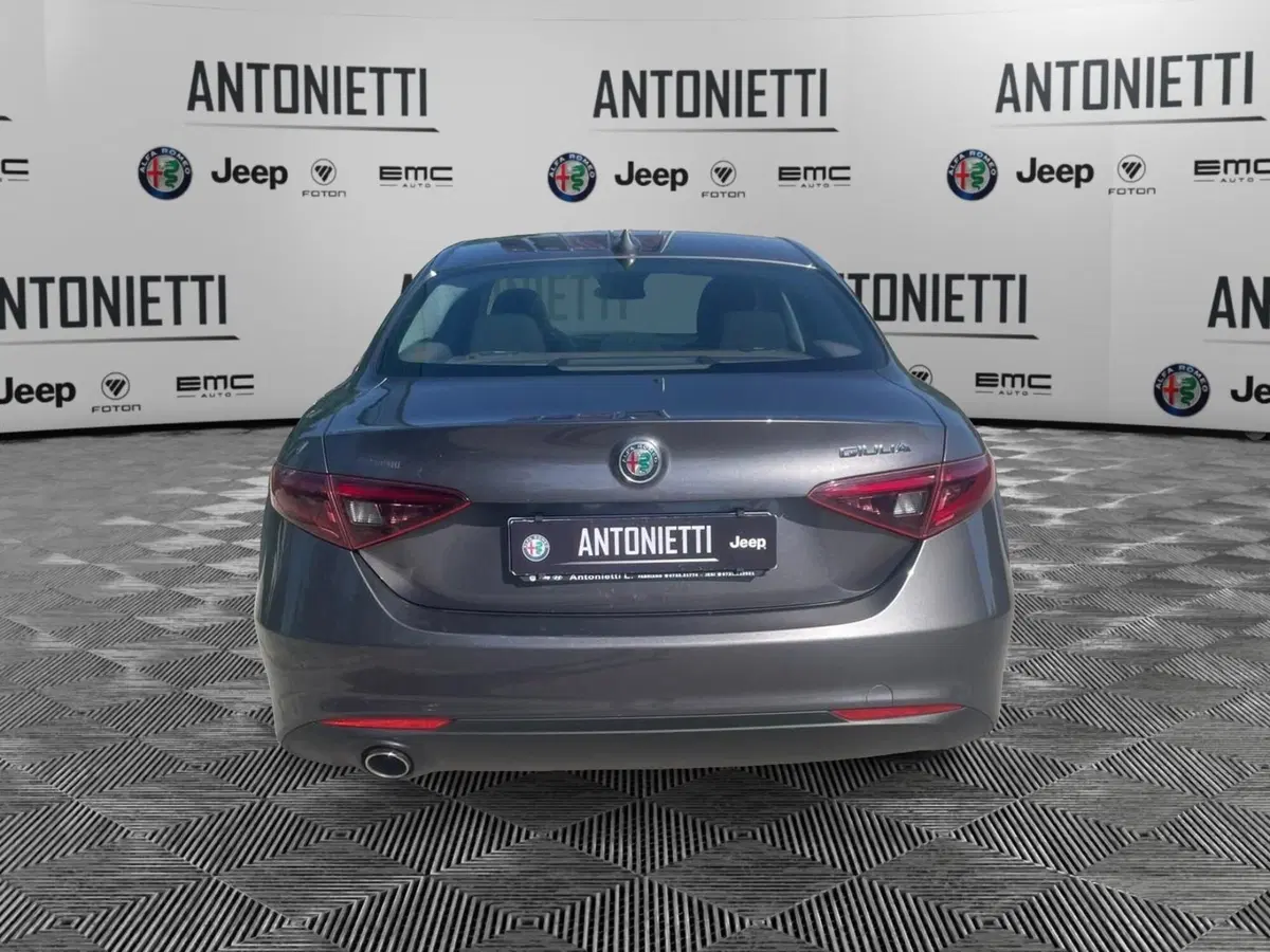 Alfa Romeo Giulia usata a Ancona (6)