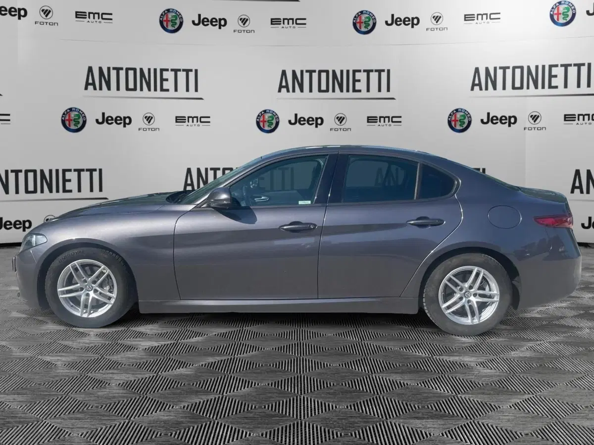 Alfa Romeo Giulia usata a Ancona (8)