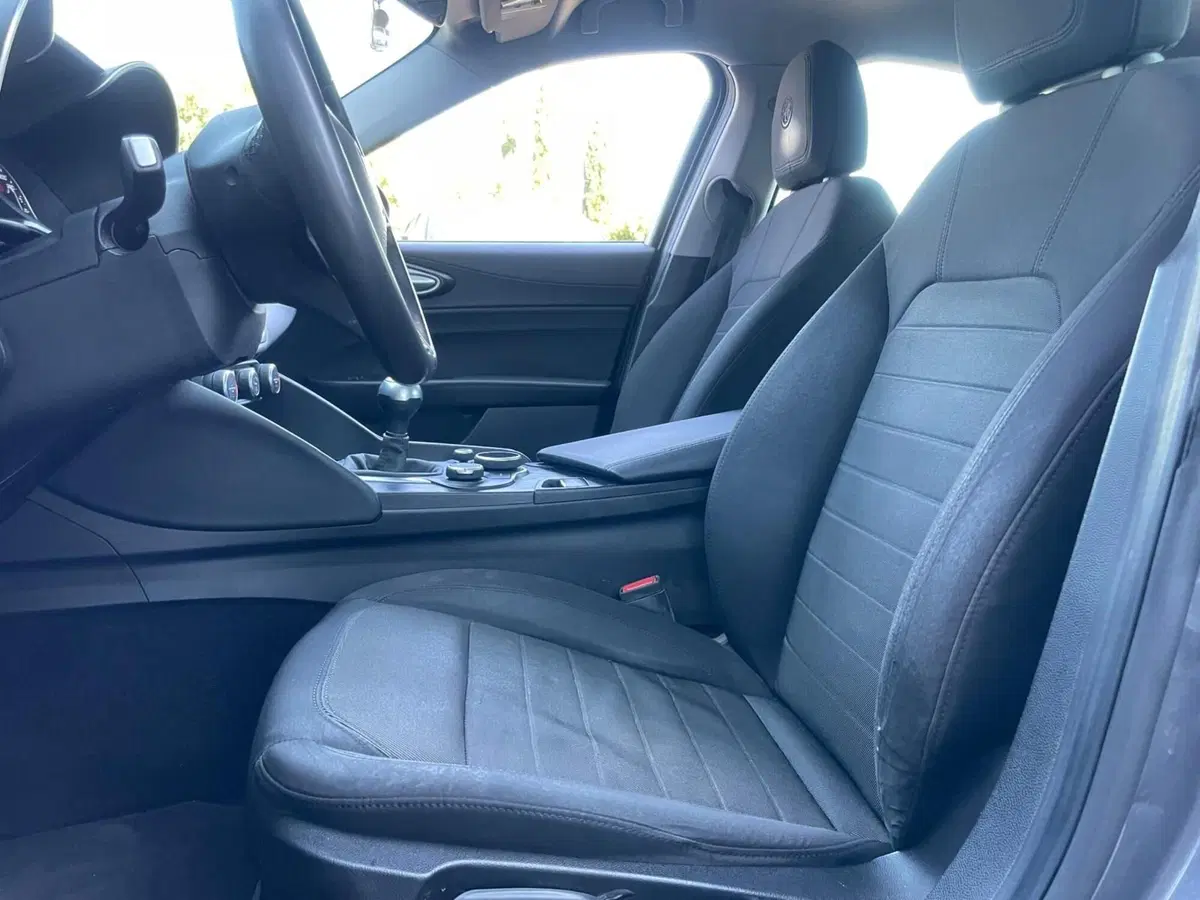 Alfa Romeo Giulia usata a Ancona (9)