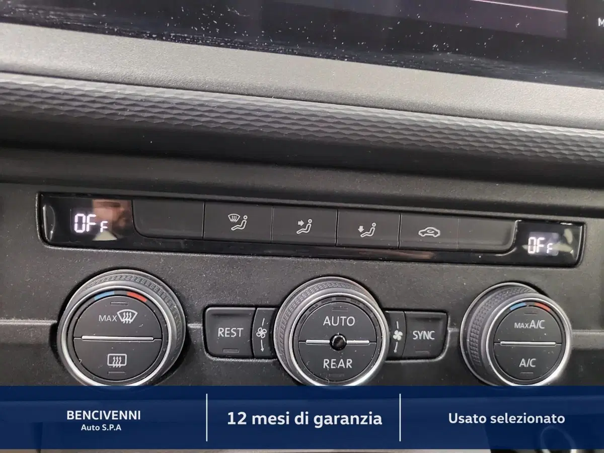 Volkswagen Veicoli Commerciali Caravelle usata a Catanzaro (16)