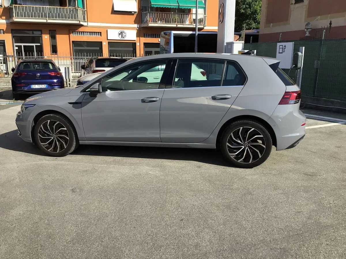 Volkswagen Golf usata a Genova (8)