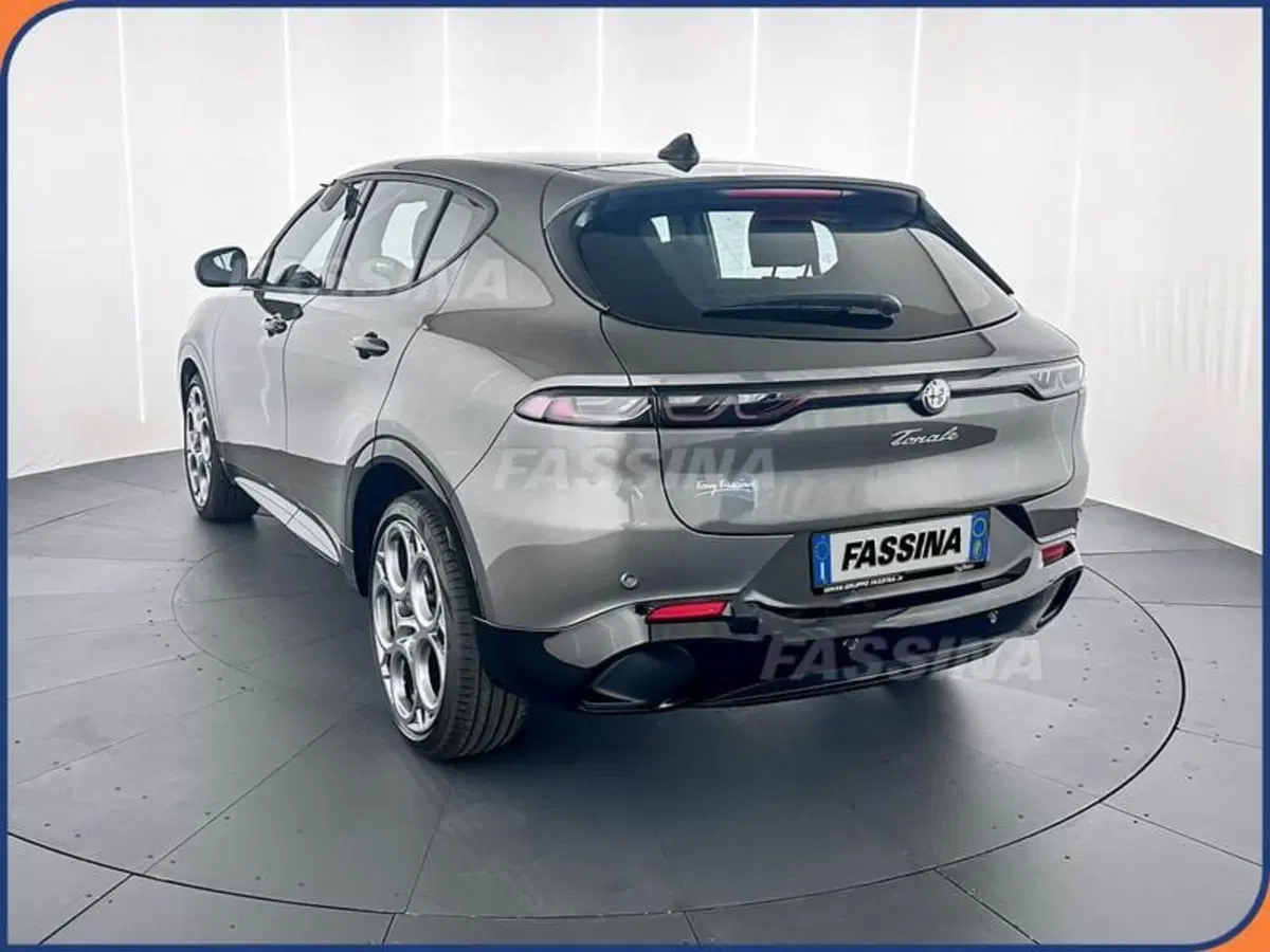 Alfa Romeo Tonale nuova a Milano (4)