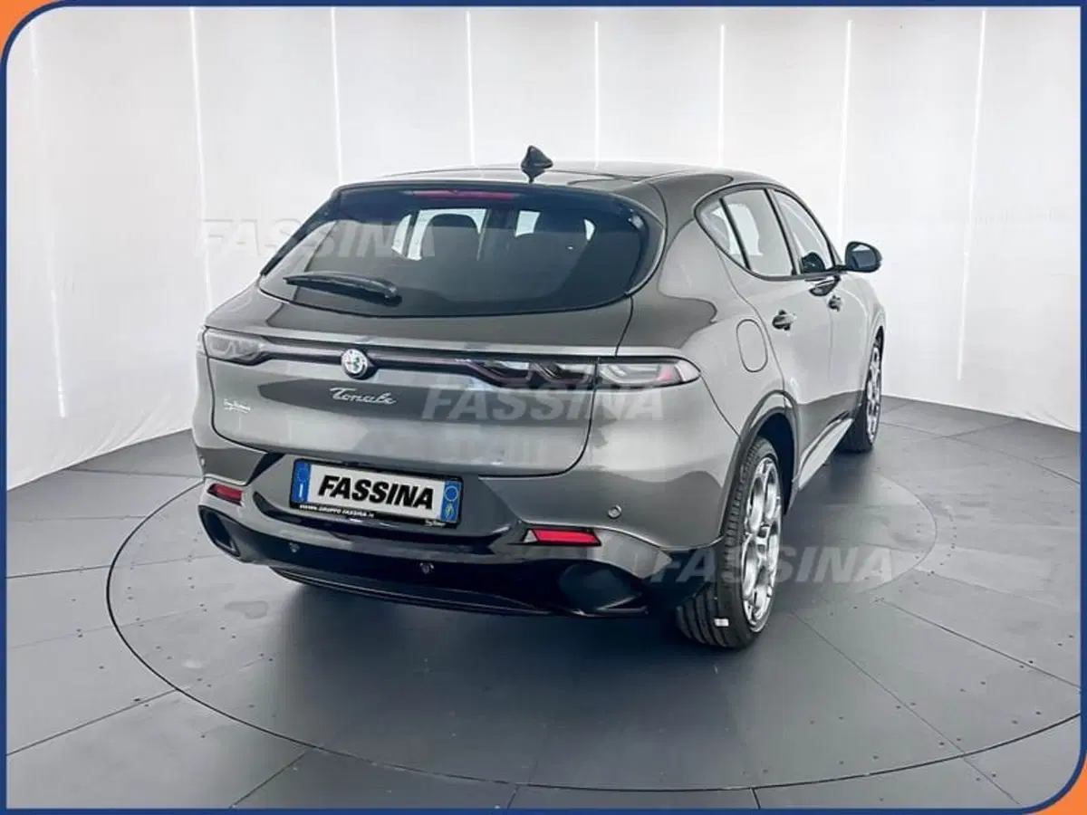 Alfa Romeo Tonale nuova a Milano (6)