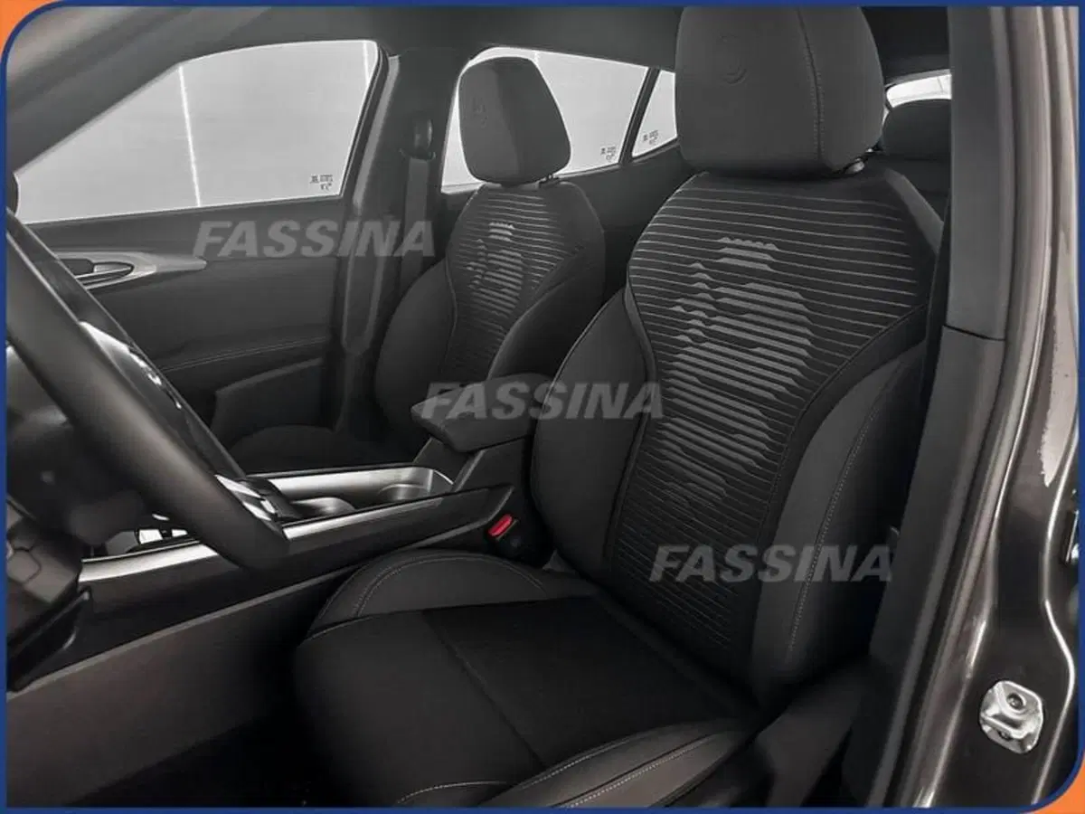 Alfa Romeo Tonale nuova a Milano (8)