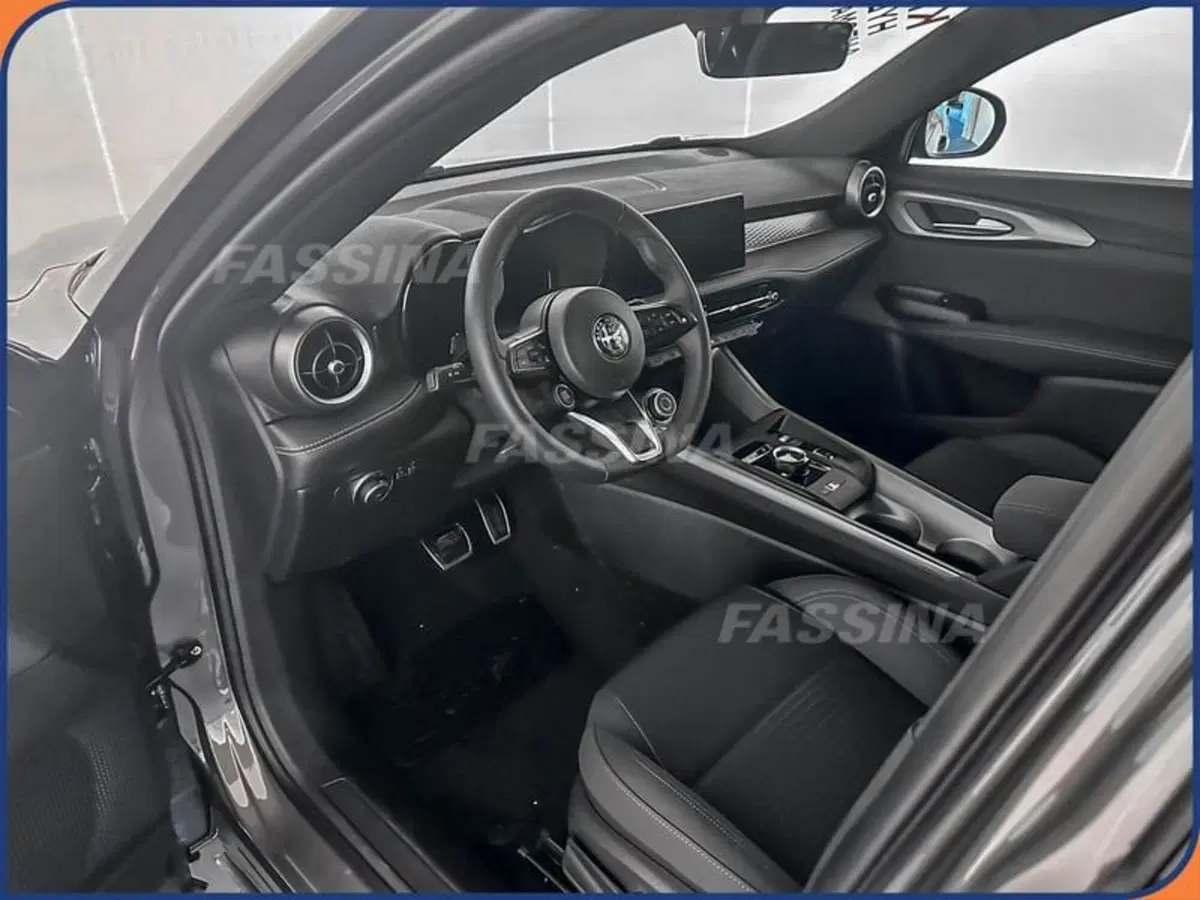 Alfa Romeo Tonale nuova a Milano (9)