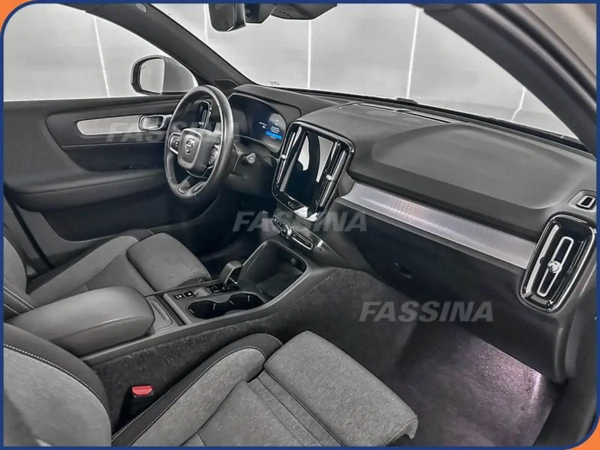 Volvo XC40 usata a Milano (12)