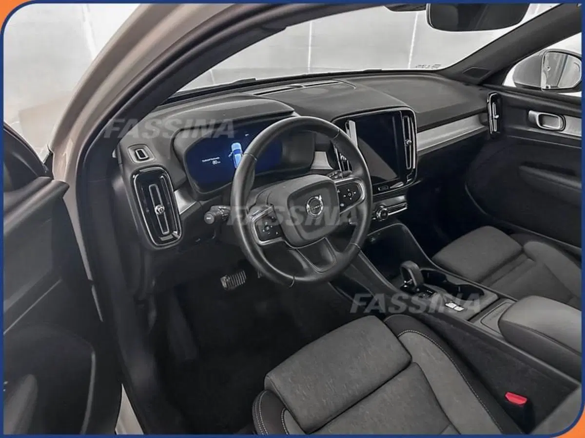 Volvo XC40 usata a Milano (9)