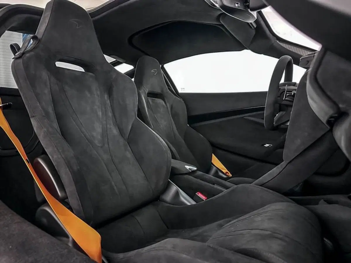 McLaren 750S Coupé nuova a Milano (12)