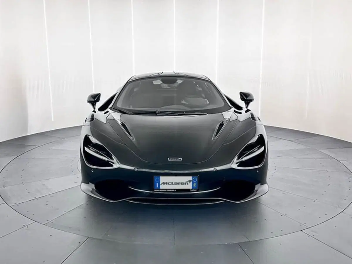 McLaren 750S Coupé nuova a Milano (2)