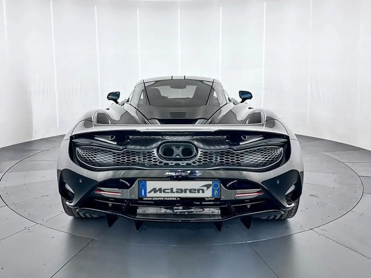 McLaren 750S Coupé nuova a Milano (5)