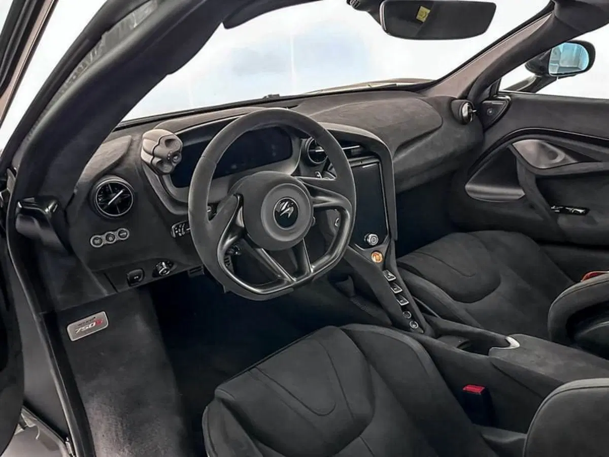 McLaren 750S Coupé nuova a Milano (9)