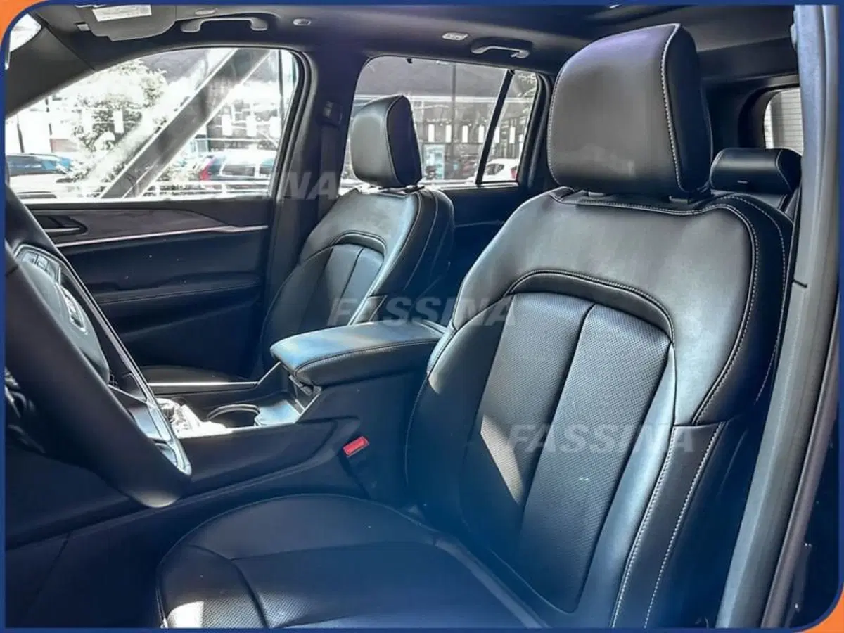 Jeep Grand Cherokee nuova a Milano (10)