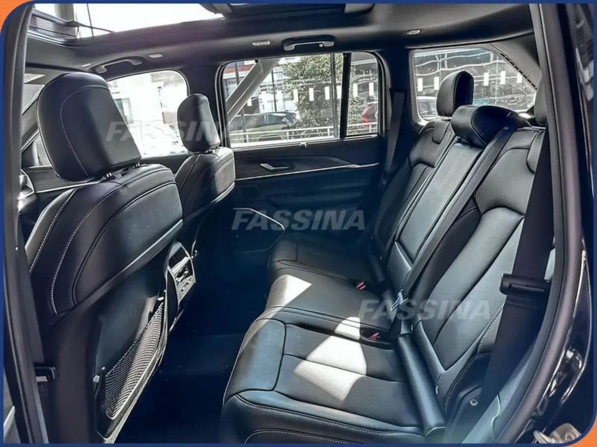 Jeep Grand Cherokee nuova a Milano (11)