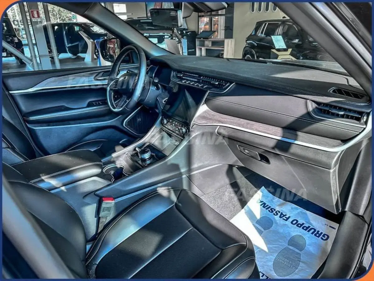 Jeep Grand Cherokee nuova a Milano (13)