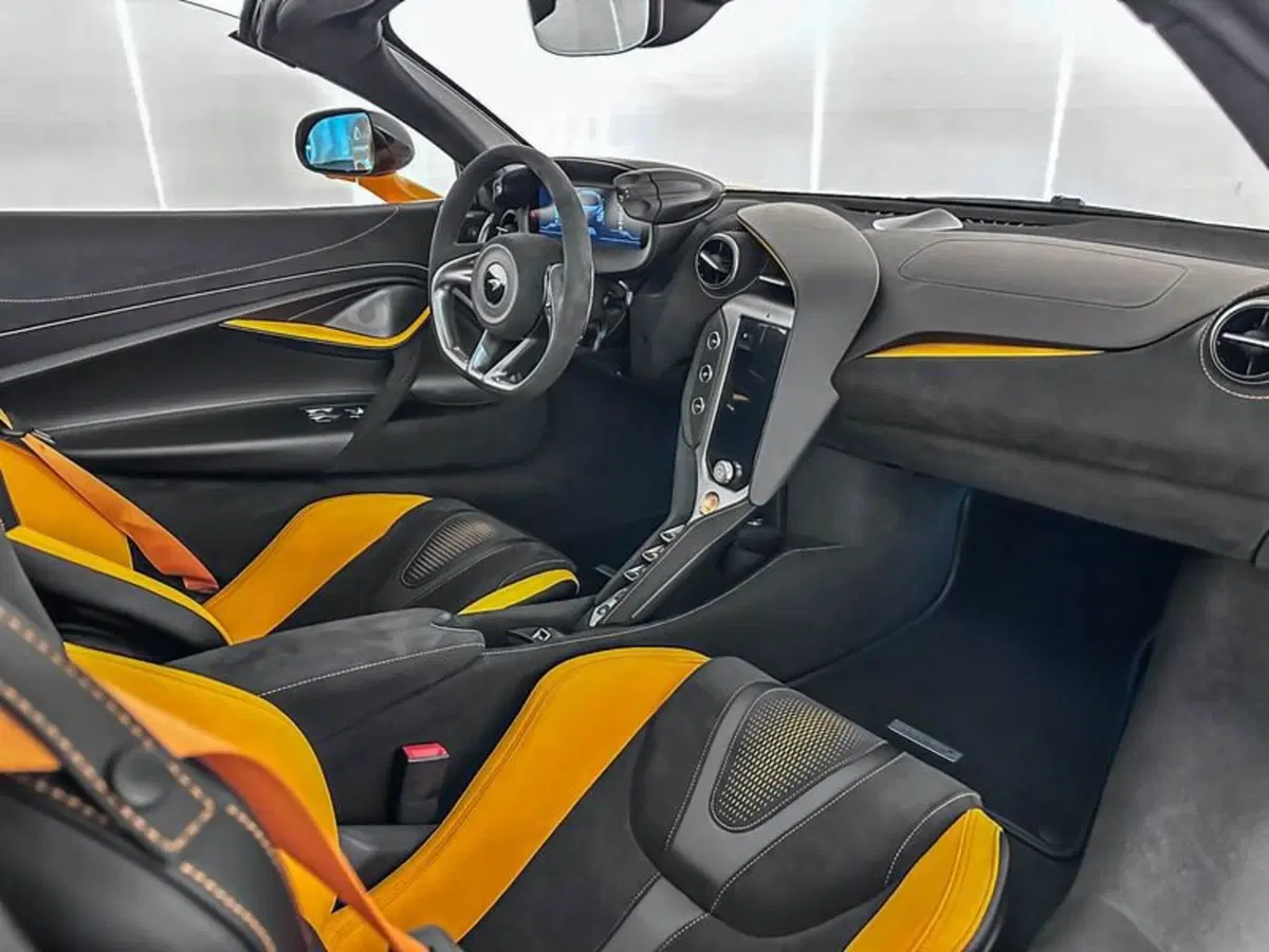 McLaren 750S Cabrio nuova a Milano (13)