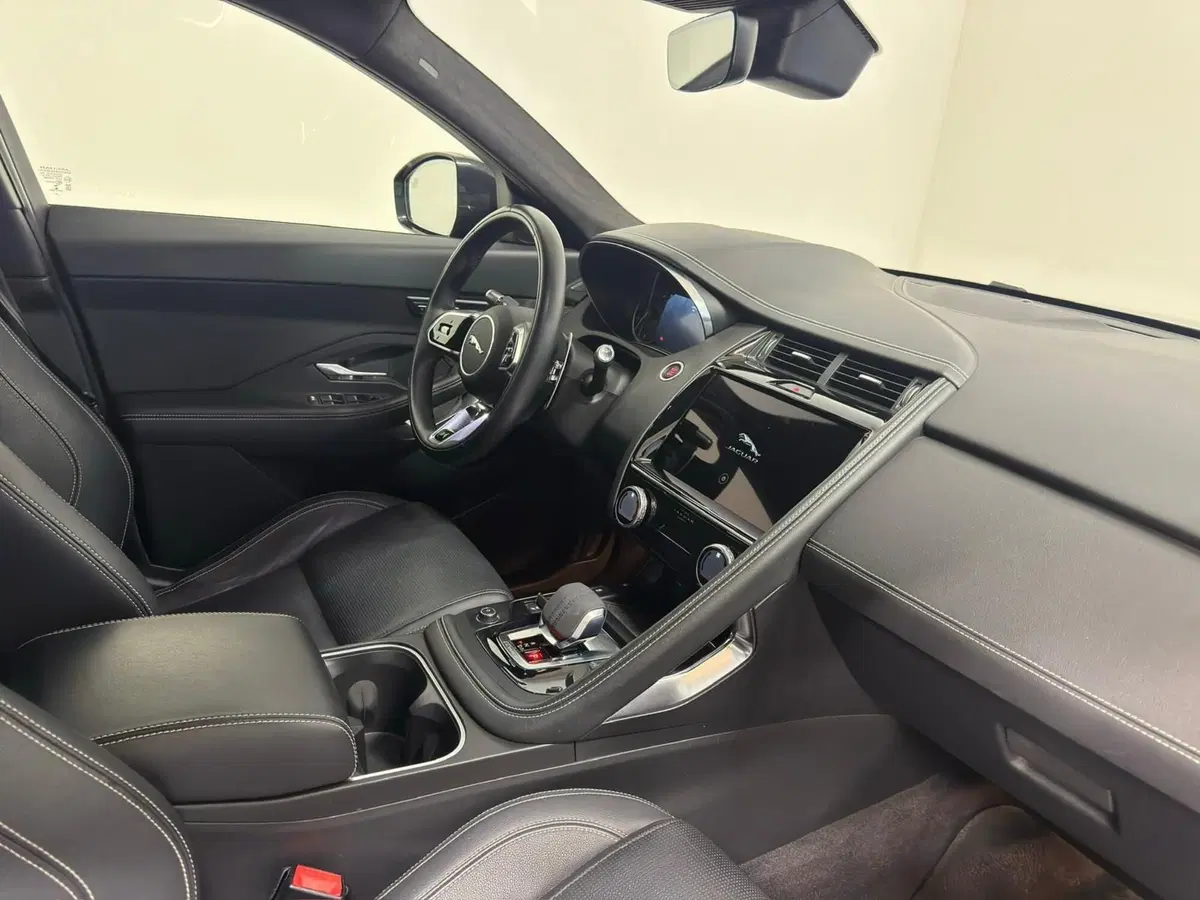 Jaguar E-Pace usata a Novara (10)