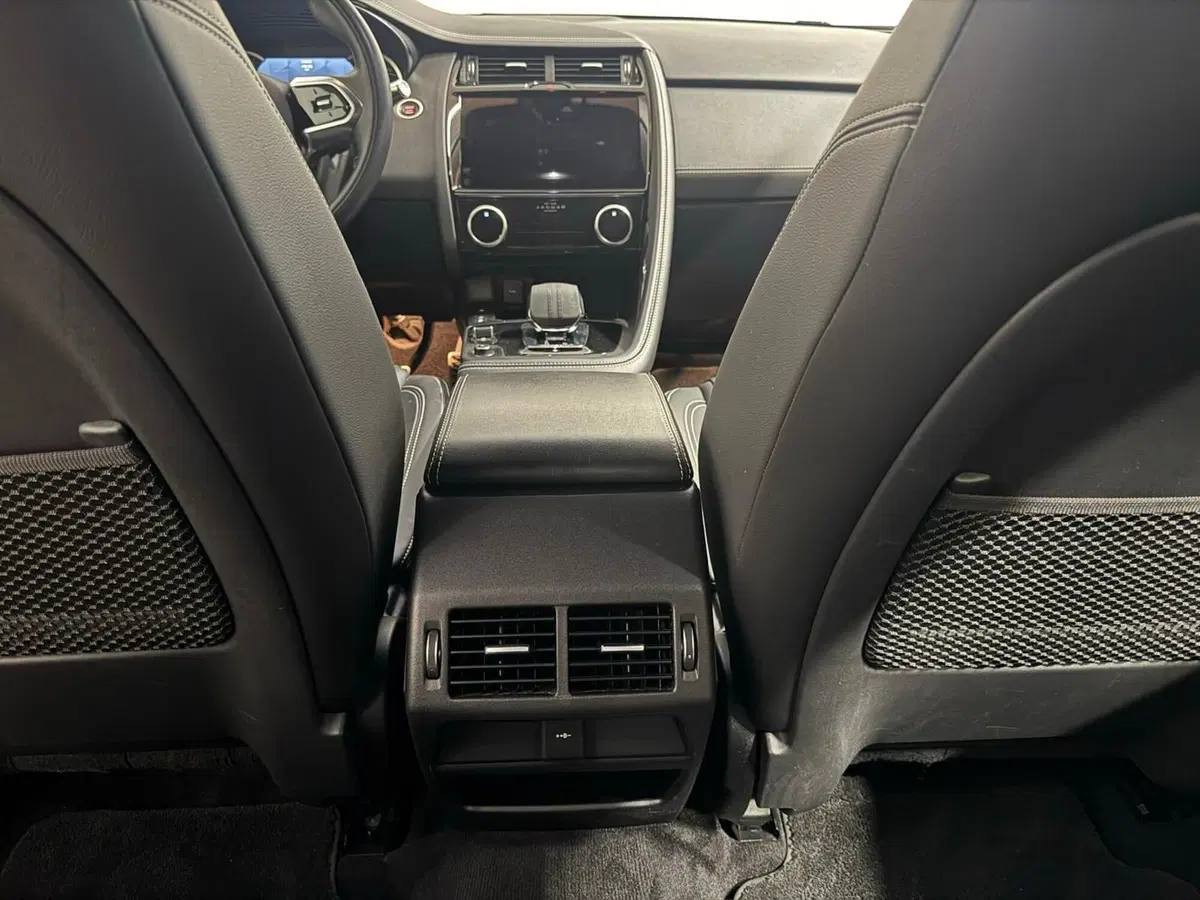 Jaguar E-Pace usata a Novara (12)