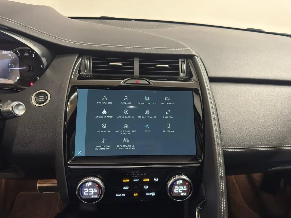 Jaguar E-Pace usata a Novara (17)