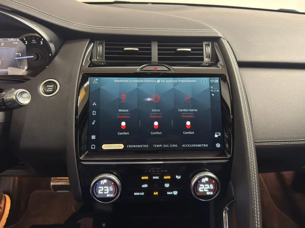 Jaguar E-Pace usata a Novara (20)
