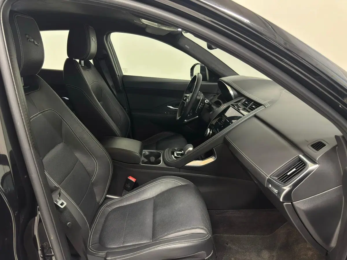Jaguar E-Pace usata a Novara (3)