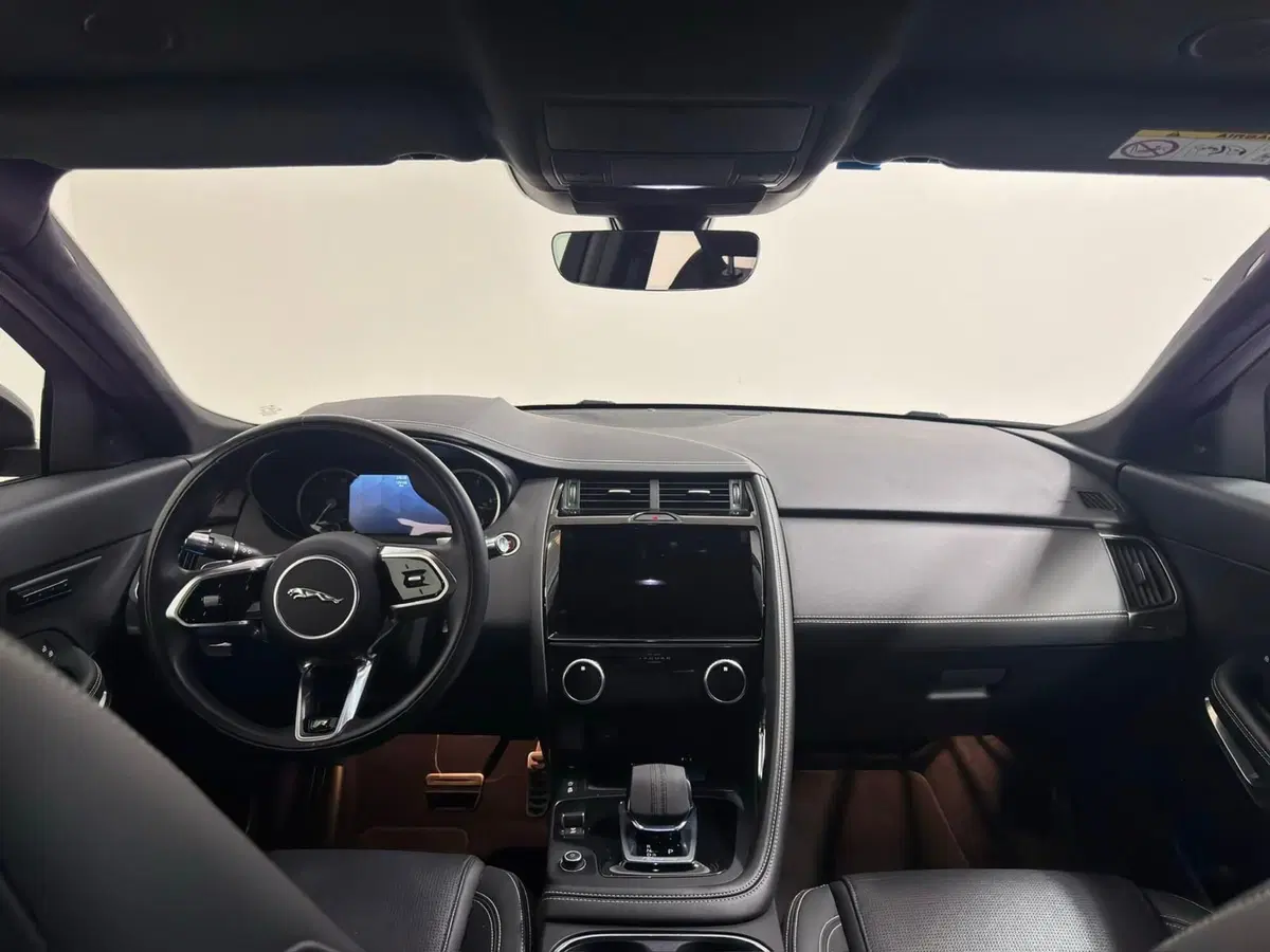 Jaguar E-Pace usata a Novara (4)