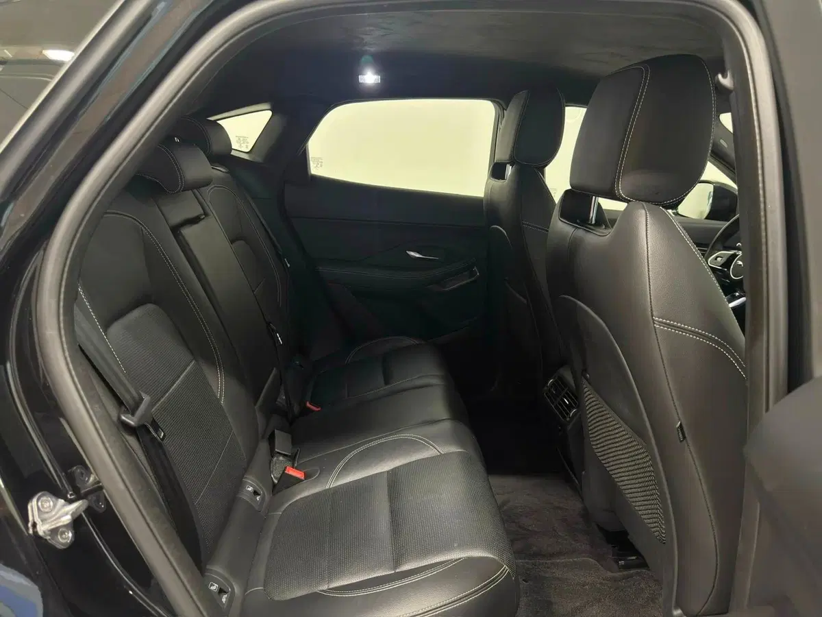 Jaguar E-Pace usata a Novara (5)