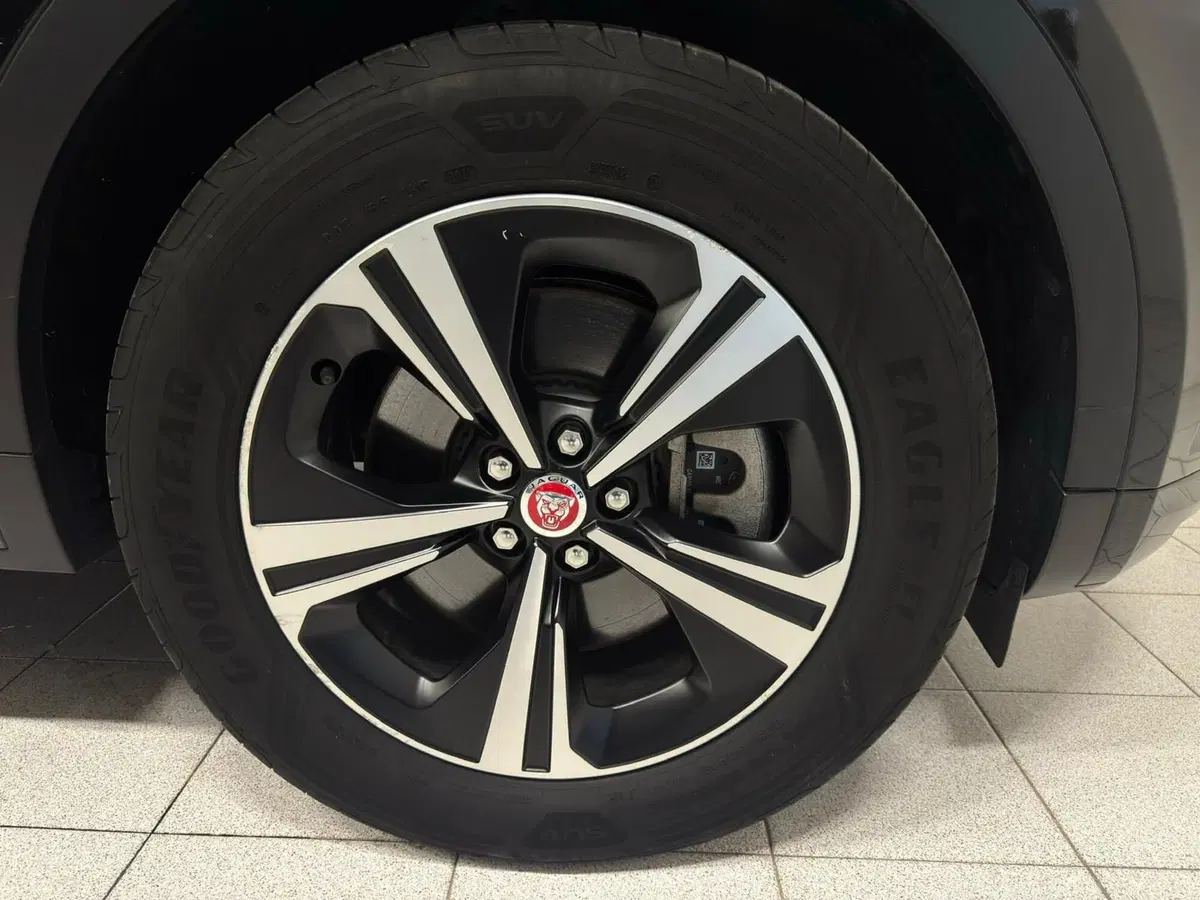 Jaguar E-Pace usata a Novara (9)