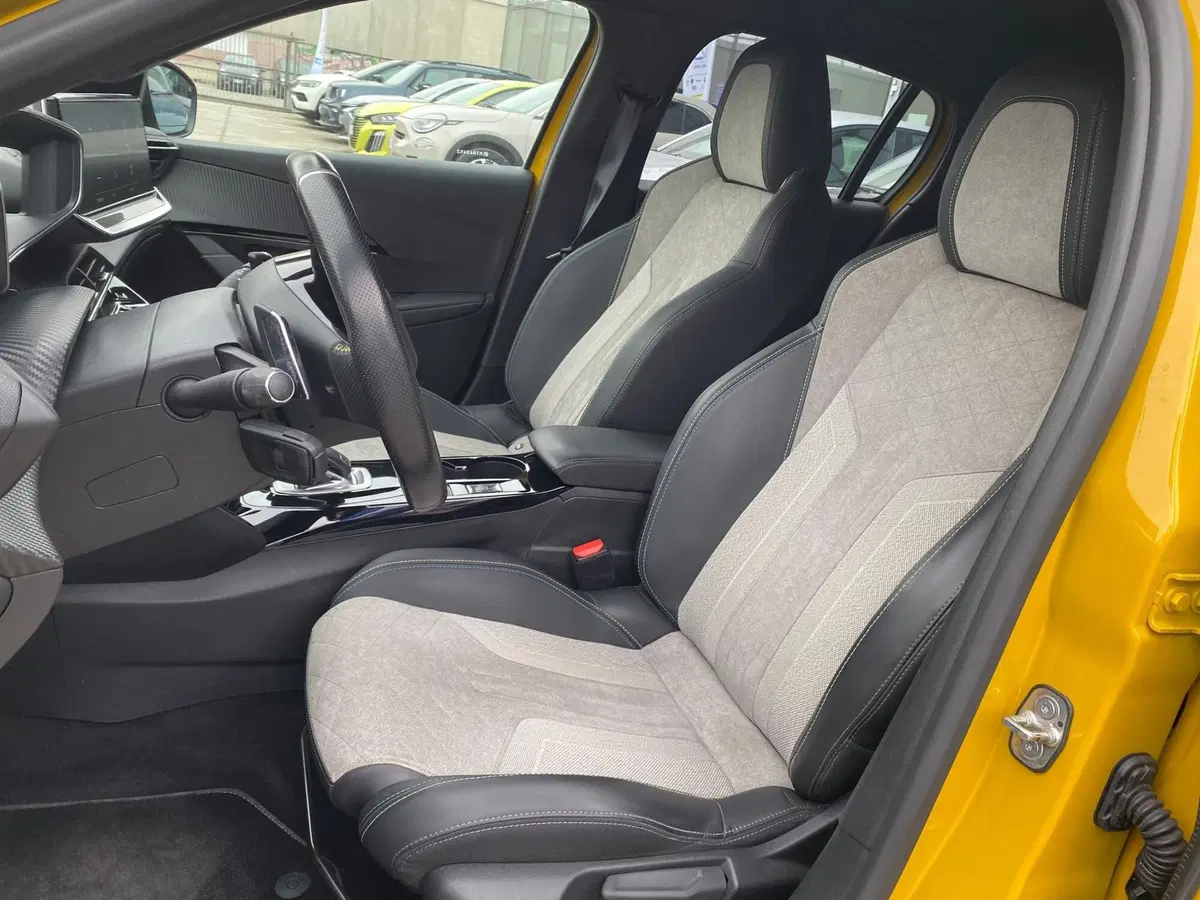 Peugeot 208 usata a Milano (10)