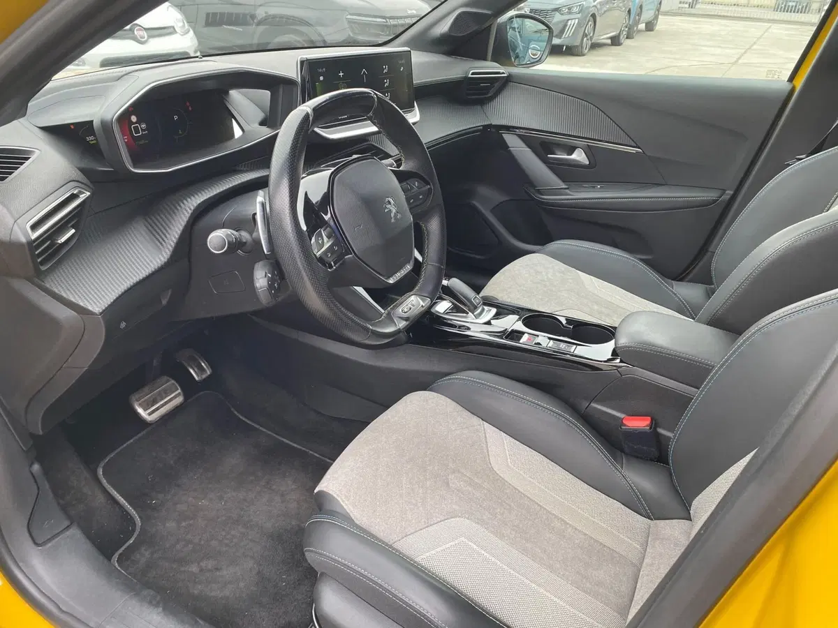 Peugeot 208 usata a Milano (9)