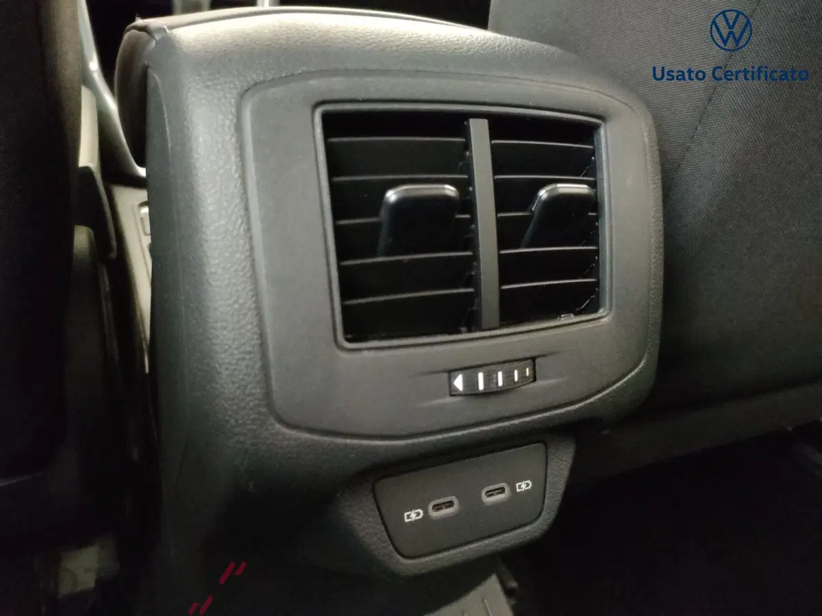 Volkswagen T-Roc usata a Varese (13)