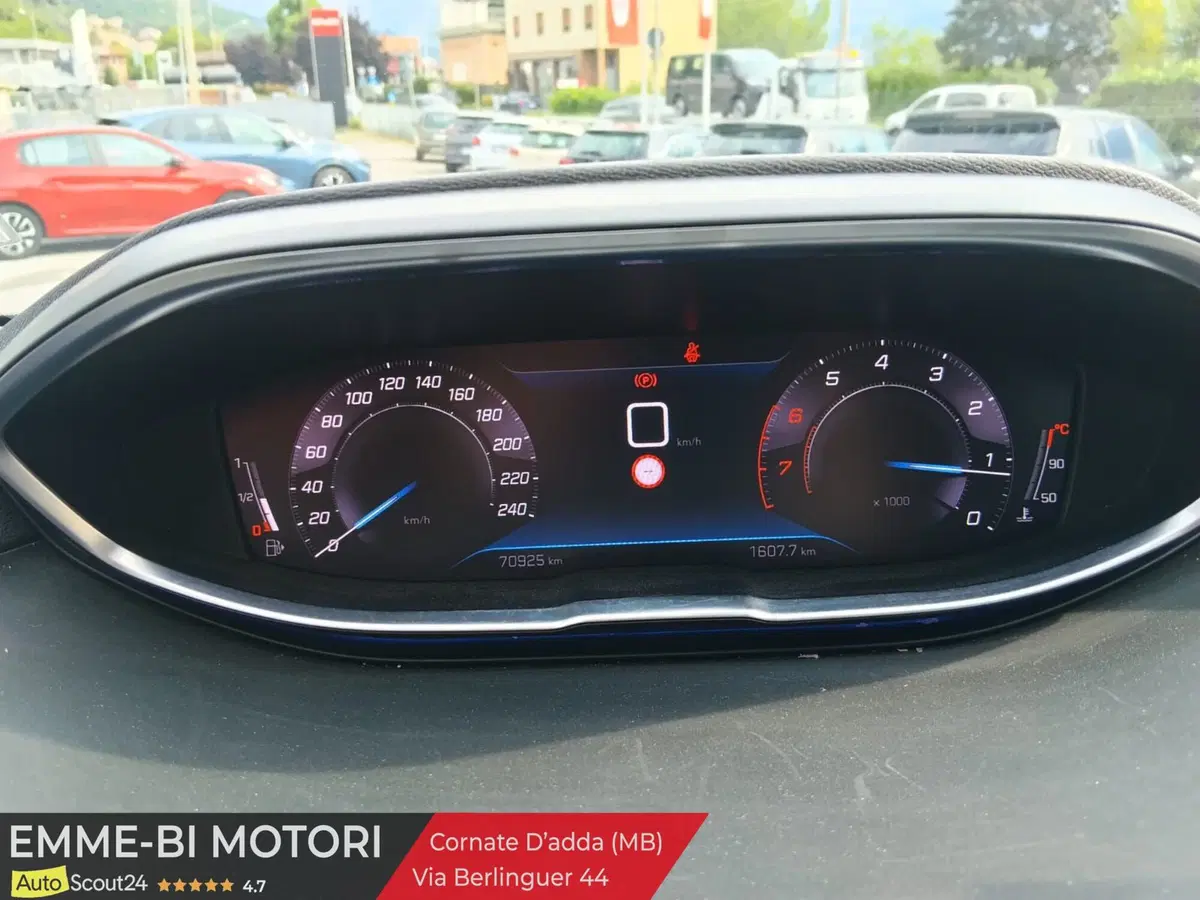 Peugeot 5008 usata a Lecco (11)