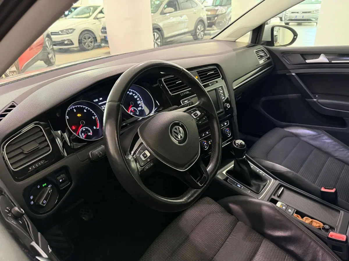 Volkswagen Golf usata a Genova (8)