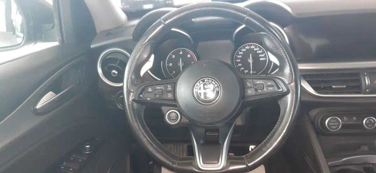 Alfa Romeo Stelvio usata a Terni (11)