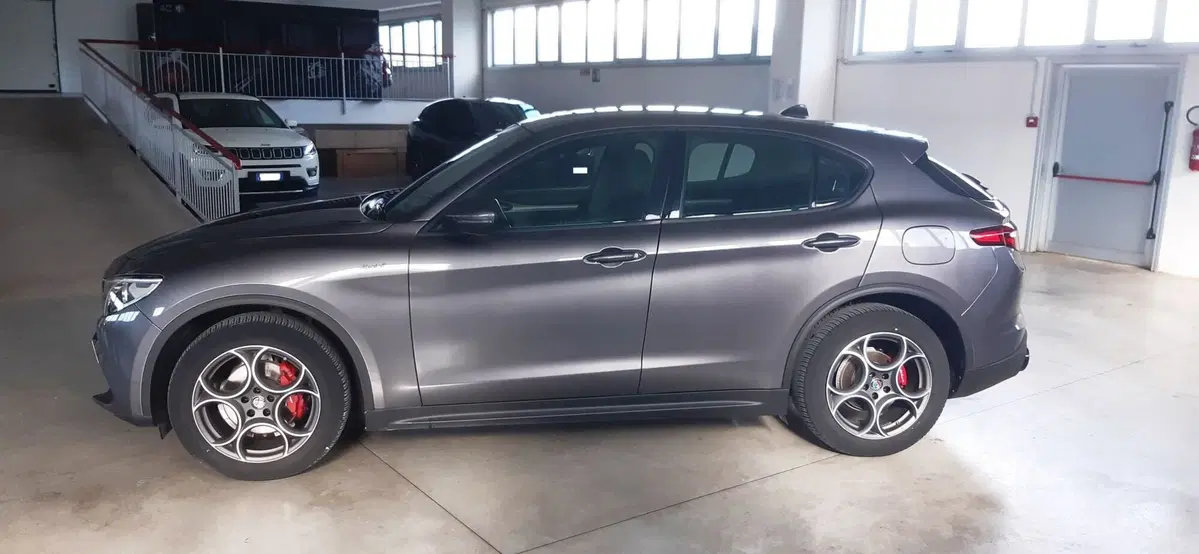 Alfa Romeo Stelvio usata a Terni (3)