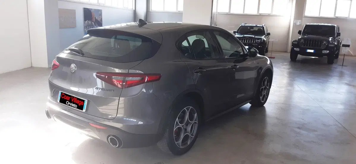 Alfa Romeo Stelvio usata a Terni (4)